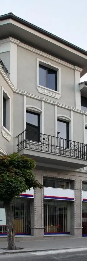 Executive Rooms and Suites Play，位于大特尔诺沃的酒店