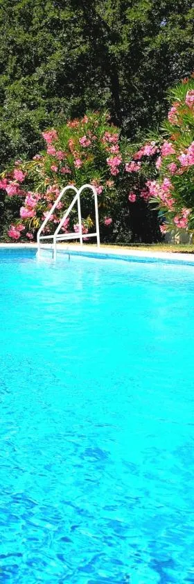 Au Bien Etre piscine chauffée，位于维勒克罗兹的酒店