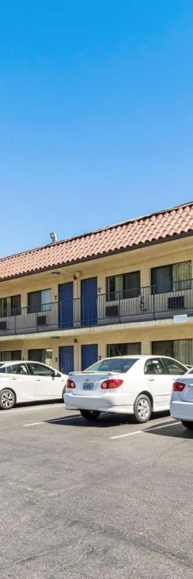 Motel 6 Riverside, CA - UCR East，位于里弗赛德的酒店