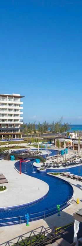 Royalton Blue Waters Montego Bay, An Autograph Collection All-Inclusive Resort，位于法尔茅斯的酒店