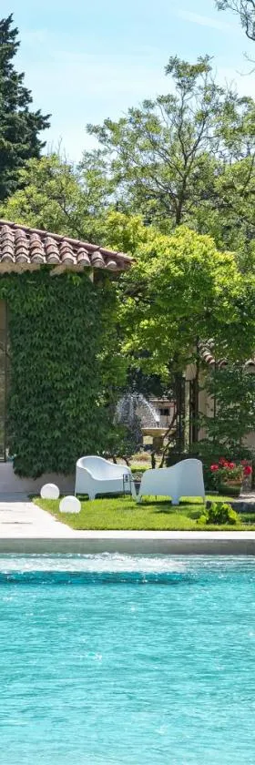 Demeures et Châteaux Hôtel L'Hermitage，位于佩尔纳勒丰泰纳的酒店