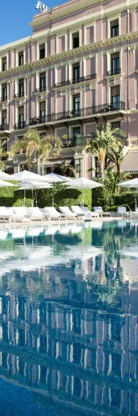 Hotel Royal-Riviera，位于费拉角圣让的酒店