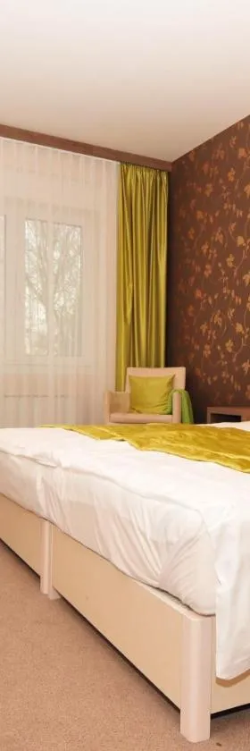 Hotel Európa Gunaras，位于栋博堡的酒店