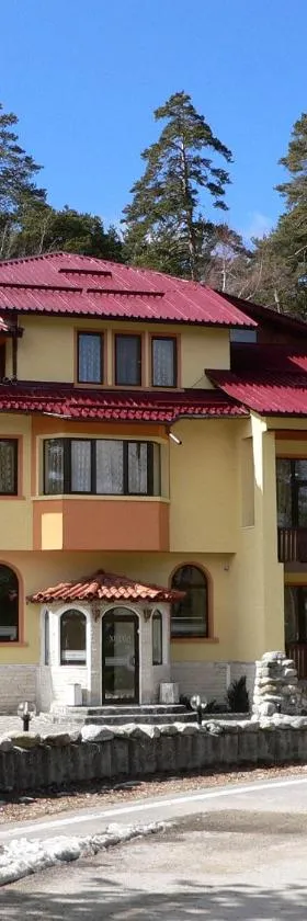 Daf Trans Hotel，位于佩什泰拉的酒店