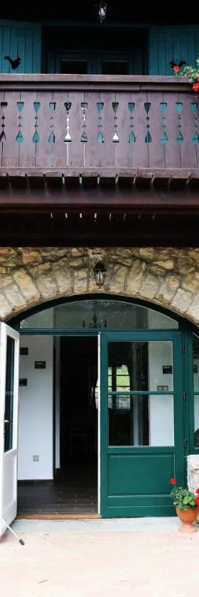 Hubertus Fogadó，位于Csesznek的酒店
