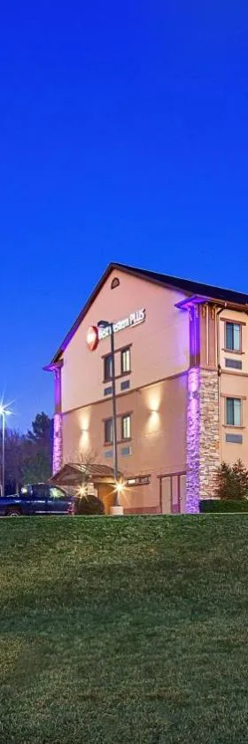 Best Western Plus Royal Mountain Inn & Suites，位于阿森斯的酒店