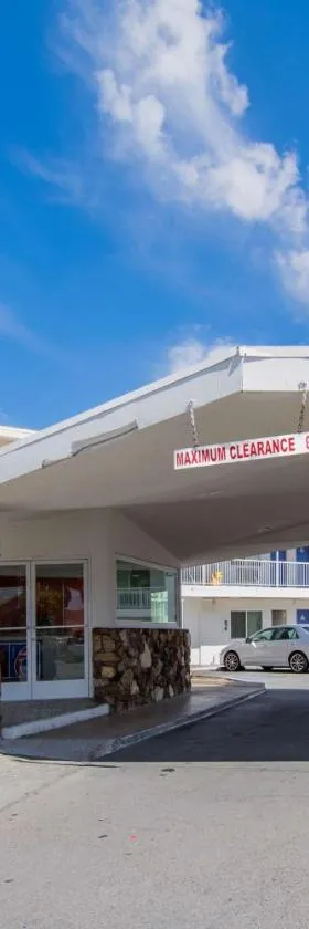 Motel 6-San Bernardino, CA - Downtown，位于圣贝纳迪诺的酒店