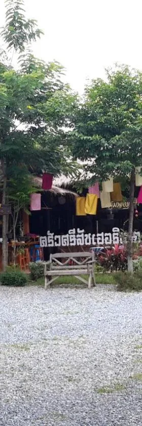 西撒特查纳莱传统度假村，位于Si Satchanalai的酒店