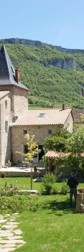 Les FREJALS，位于孔佩尔的酒店