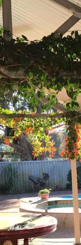 天鹅谷雷斯特小屋公寓，位于Middle Swan的酒店