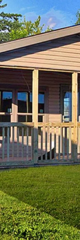 Bear Cave Camping Resort，位于Buchanan的酒店