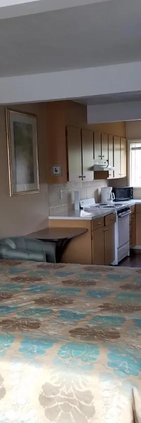 Townhouse Inn & Suites，位于克拉马斯福尔斯的酒店