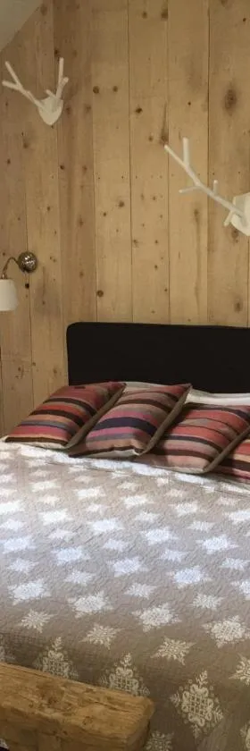 Boutique Hotel B&B Fleurie，位于圣阿芒蒙特龙的酒店