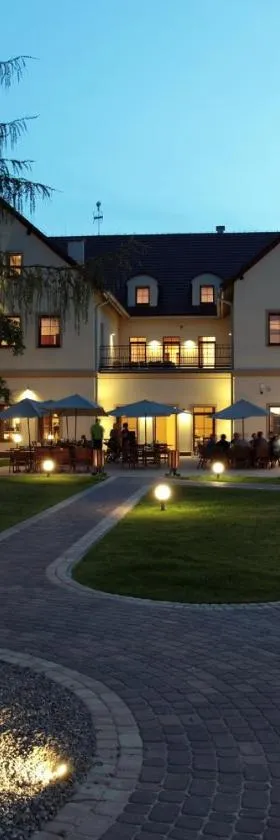 Hotel Modrzewiowy Dwór，位于格利维采的酒店