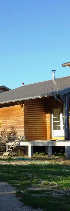 红泉住宿加早餐旅馆，位于Coligny的酒店