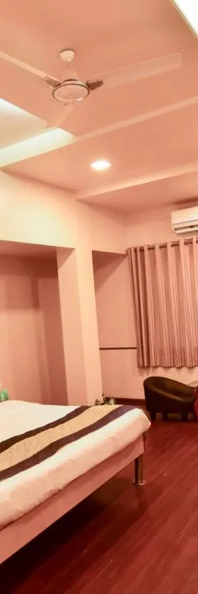 MY Bizz Hotel Sapna，位于浦那的酒店