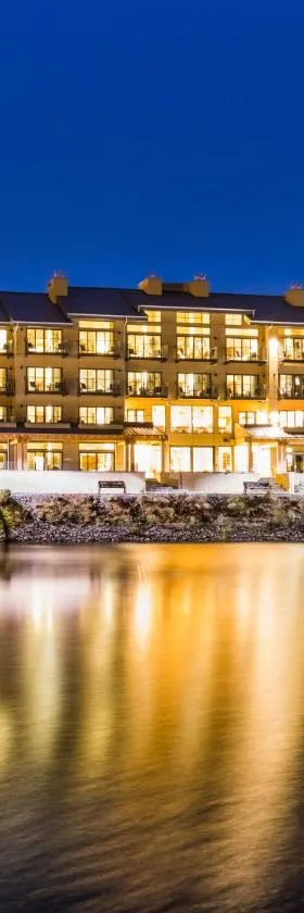 The Lodge at Columbia Point，位于里奇兰的酒店