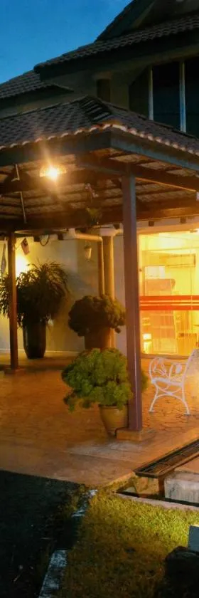吉利地白沙罗旅馆，位于克提的酒店