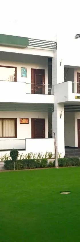 Hotel Whistling Greens，位于Moga的酒店
