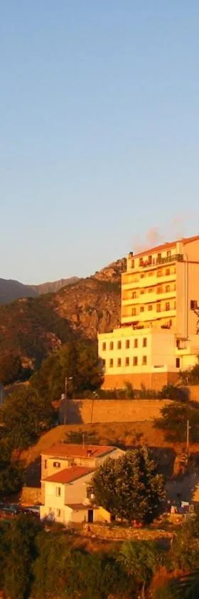 索勒蒙餐厅酒店，位于Cuttoli-Corticchiato的酒店