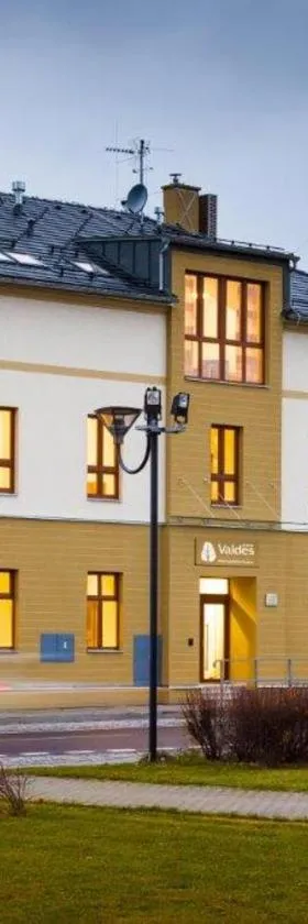 Hotel Valdes，位于卢捷拿纳德德斯努的酒店