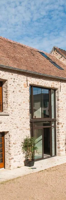 Petit loft de charme proche VERSAILLES SACLAY 30 mn PARIS jardin terrasse parking securisé，位于Janvry的酒店