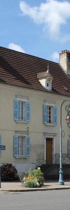 Chambres d'hôtes La Distillerie B&B，位于Saint-Germain-du-Bois的酒店