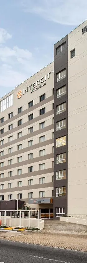 Intercity Patio Pindamonhangaba，位于平达莫尼扬加巴的酒店