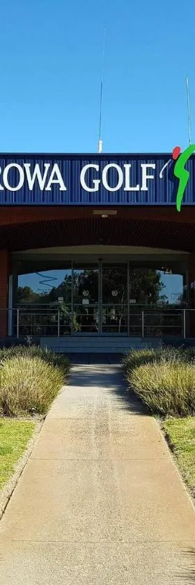 科罗瓦高尔夫俱乐部汽车旅馆，位于科罗瓦的酒店
