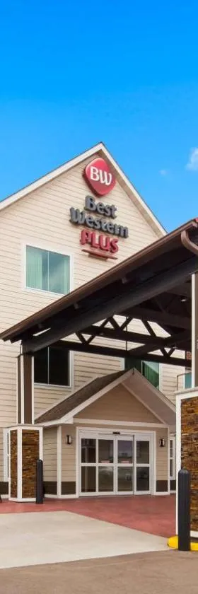 BEST WESTERN Plus Menomonie Inn & Suites，位于梅诺莫尼的酒店