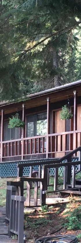 Crater Lake Gateway-Rocky Point Resort，位于克拉马斯福尔斯的酒店