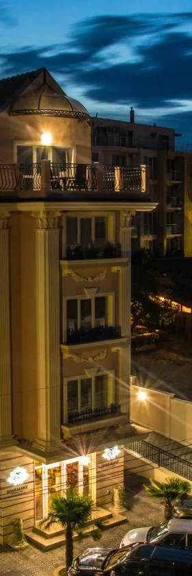 Sirena Palace Family Hotel，位于奥布佐尔的酒店