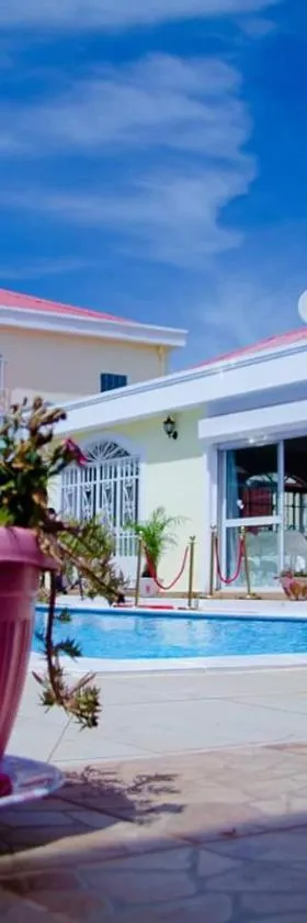 Petite Flower Guest House，位于Talata-maty的酒店