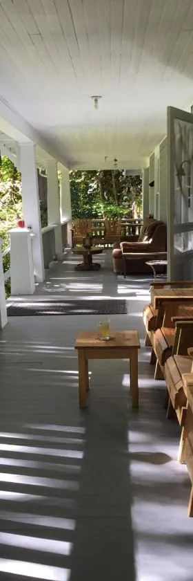 Mountain Meadows Inn & Chalet Suites，位于阿什福德的酒店