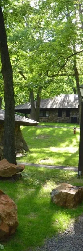 Overlook Lodge and Stone Cottages at Bear Mountain，位于Highland Falls的酒店