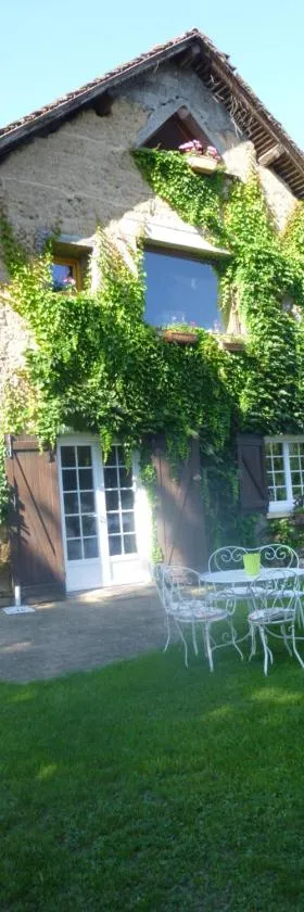 罗兰迪尔旅馆，位于Faverges-de-la-Tour的酒店