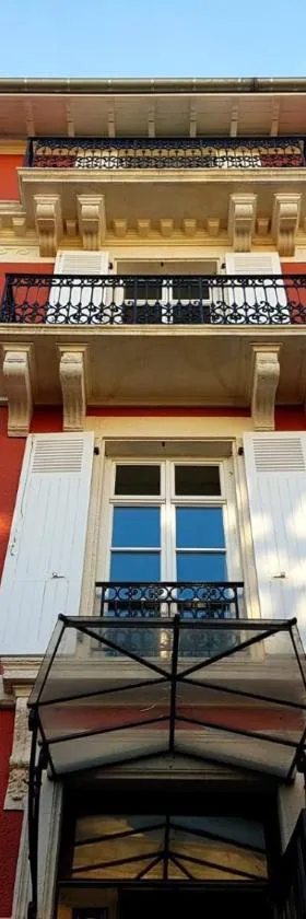 Hôtel & Espace Bien-être La Maison du Lierre，位于比亚里茨的酒店