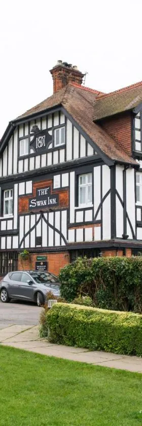 The Swan Inn by Innkeeper's Collection，位于霍宁的酒店