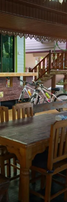 三个月亮民宿，位于萨科特山的酒店