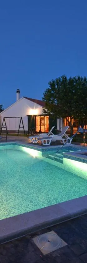 Holiday Home, Villa Bozic，位于Čvrljevo的酒店