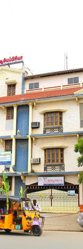Hotel Suriyapriya，位于Cuddalore的酒店