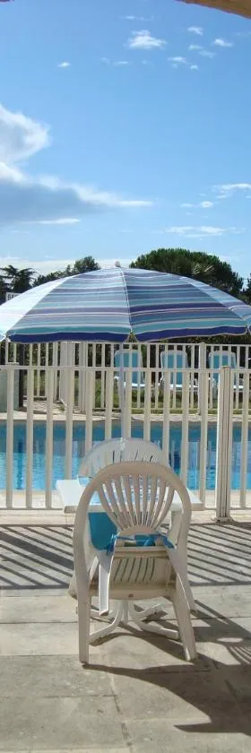 Hôtel de la Poste Piscine，位于佩梅纳德的酒店