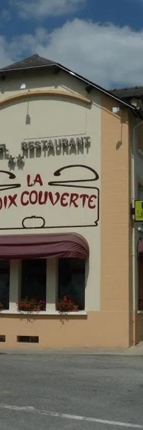 Logis Hôtel-Restaurant La Croix Couverte，位于马耶讷的酒店