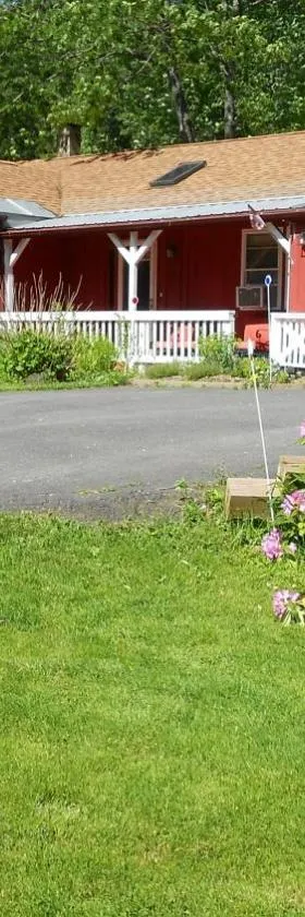 Cavalier Cottage B&B，位于Shelburne Falls的酒店