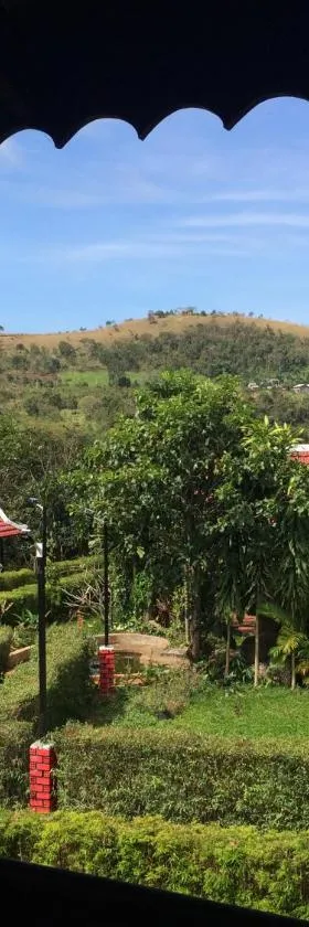 Greenhouse Retreat，位于森莫诺隆的酒店