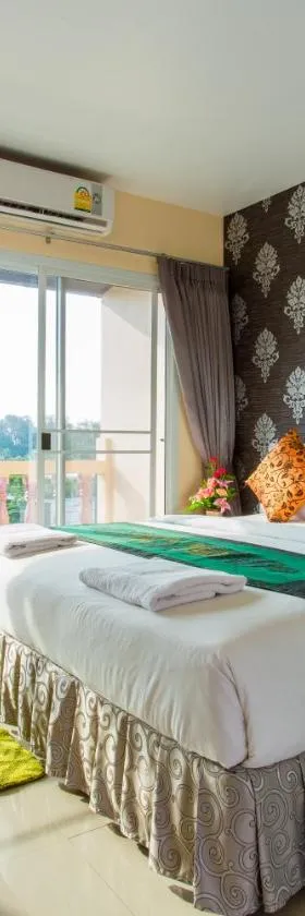 Surin Sunset Hotel - SHA，位于苏林海滩的酒店