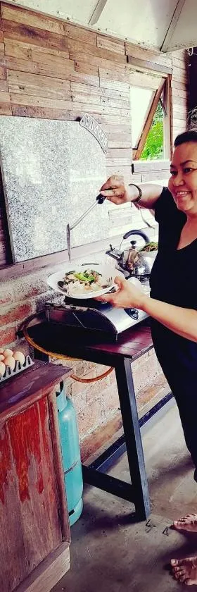 翠鸟房子旅馆，位于桑卡武里的酒店
