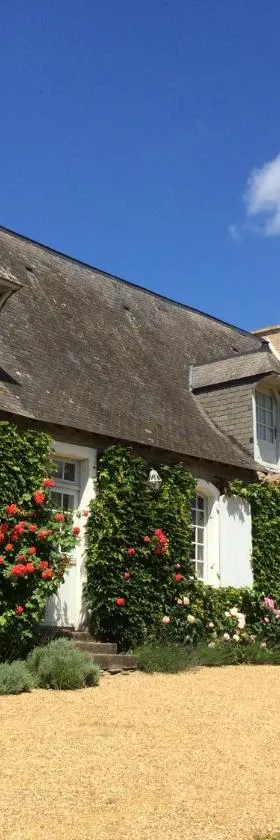 La Moulinière, jolie longère du XVIIè 25, chemin de la Source，位于勒加里伊万的酒店
