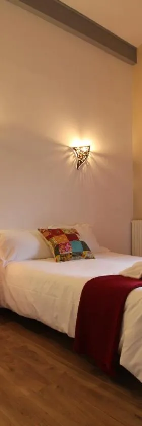 Etxe goxoan chambres d'hôtes avec cuisine été équipée commune et jaccuzi，位于伊特萨苏的酒店