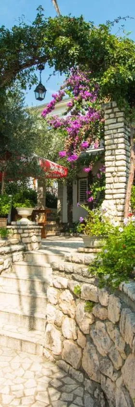Apartments Picolo Paradiso Miljenko Debelić，位于拉布的酒店